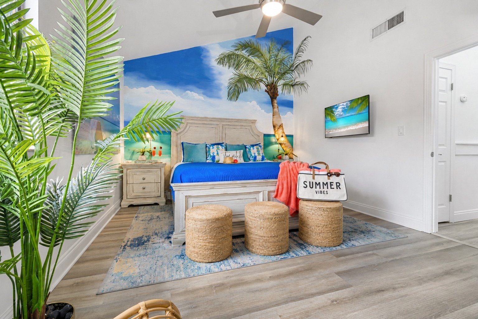 Tropical vacation rental bedroom photographed by Pic Me STR Photography
